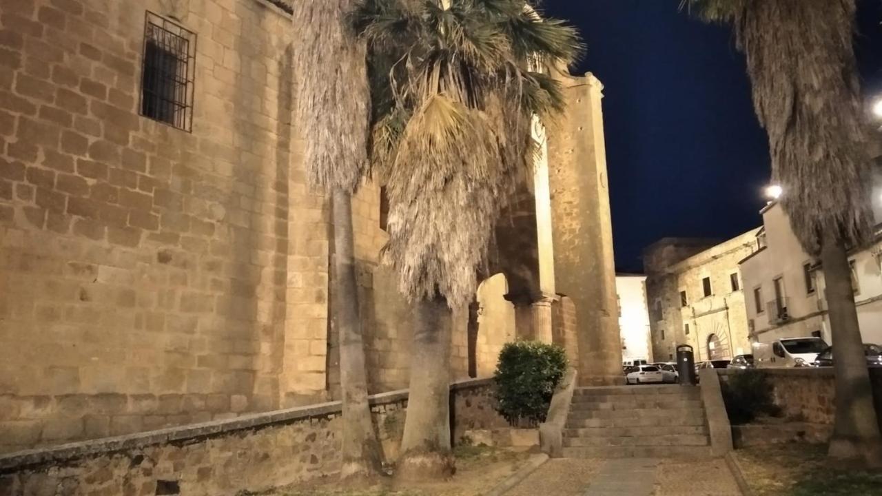 Naturalia: La Casita Con Patio Caces エクステリア 写真